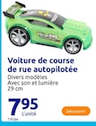 Voiture de course de rue autopilotée à Action dans Le Pave de Pontault