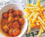 Currywurst mit Pommes von  im aktuellen Möbel Inhofer Prospekt für 7,40 €