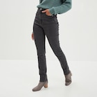 Jeans slim taille haute denim noir femme en promo chez La Halle Jeans slim taille haute denim noir femme dans le catalogue La Halle