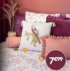 Promo Coussin tropical brodé à 7,99 € dans le catalogue B&M à Osny