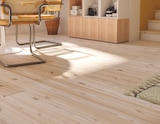 Plancher en pin maritime noueux dans le catalogue Castorama