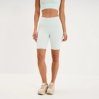 Promo Short cycliste de sport taille haute bleu turquoise femme à 10,00 € dans le catalogue La Halle à Schweighouse-sur-Moder