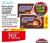 Barre glacée cacahuètes et caramel - SNICKERS dans le catalogue Cora