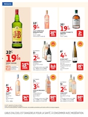 Promos Vin dans le catalogue "OFFRES DU MOMENT" de Auchan Supermarché Vin en promo dans le catalogue Auchan Supermarché à la page 8
