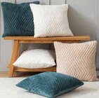 Kissenhülle "Sherpa" im Segmüller Prospekt Kissenhülle "Sherpa" von Noblesse im aktuellen Segmüller Prospekt für 2,99 €