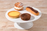 Assortiment de pâtisseries à U Express dans Martainville-Épreville