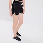 Promo Short de jogging droit taille élastiquée noir femme à 4,99 € dans le catalogue La Halle à Mende