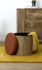 Pouf coffre pliable velours côtelé et bois - Maxi Bazar à Montreuil Pouf coffre pliable velours côtelé et bois en promo chez Maxi Bazar Montreuil à 23,99 €