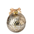 Kleine Kerze im weihnachtlichen Design bei Ernstings family im Stralsund Prospekt für 3,99 €