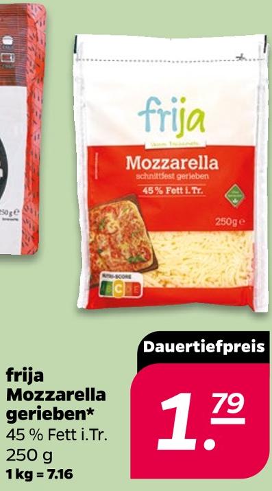 Mozzarella gerieben
