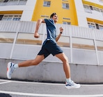 Laufshirt Run 500 von KIPRUN im aktuellen Decathlon Prospekt für 14,99 €