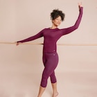 Promo Legging corsaire de sport stretch violet foncé femme à 17,99 € dans le catalogue La Halle à Meyzieu