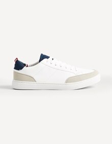 Celio Saint-Marc-Jaumegarde - Baskets basses 2 jeux de lacets Promo Baskets basses 2 jeux de lacets dans le catalogue Celio "made for cool dads" à Saint-Marc-Jaumegarde