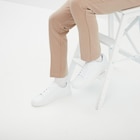 Promo Baskets plates blanc homme à 19,99 € dans le catalogue La Halle à Aubagne