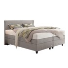 Stoff 06050 dunkelgrau Liegefläche ca. 180x200 cm. Ein Bett mit einzigartigem, beruhigtem QLX-Boxspring-Schlafkomfort durch die außergewöhnliche, belüftete Dämpfungszone, die Schwingungen eliminiert und somit ein ruhiges Ein- und Durchschlafen gewährleistet. Besonderes Highlight ist die 2-teilige, motorische Verstellung des Boxspring-Unterbau, der es Ihnen ermöglicht eine individuelle Liegeposition einzustellen. Produkteigenschaften: Boxspring-Unterbau mit motorischer Verstellung 2-teilig und 4 Schlafkomfortebenen 2x 90x200 cm Kopfteil gerade mit mittiger Cacharelnaht 1x Matratze, 7-Zonen-Tonnentaschenfederkern, Härte 2, ca. 90x200 cm 1x Matratze, 7-Zonen-Tonnentaschenfederkern, Härte 3, ca. 90x200 cm Fuß Paar S schwarz OHNE Tagesdecke OHNE Kissen Hinwies: in diesem Bett sind Matratzen mit unterschiedliche Härtegraden H2 (mittel) und H3 (fest) enthalten. Weitere Kombinationen, Bezugs- sowie Ausstattungsvarianten sind im Einrichtungshaus wählbar. Unsere MitarbeiterInnen beraten Sie gerne vor Ort. für 3.999,00 € bei Möbel Martin im Angebot Stoff 06050 dunkelgrau Liegefläche ca. 180x200 cm. Ein Bett mit einzigartigem, beruhigtem QLX-Boxspring-Schlafkomfort durch die außergewöhnliche, belüftete Dämpfungszone, die Schwingungen eliminiert und somit ein ruhiges Ein- und Durchschlafen gewährleistet. Besonderes Highlight ist die 2-teilige, motorische Verstellung des Boxspring-Unterbau, der es Ihnen ermöglicht eine individuelle Liegeposition einzustellen. Produkteigenschaften: Boxspring-Unterbau mit motorischer Verstellung 2-teilig und 4 Schlafkomfortebenen 2x 90x200 cm Kopfteil gerade mit mittiger Cacharelnaht 1x Matratze, 7-Zonen-Tonnentaschenfederkern, Härte 2, ca. 90x200 cm 1x Matratze, 7-Zonen-Tonnentaschenfederkern, Härte 3, ca. 90x200 cm Fuß Paar S schwarz OHNE Tagesdecke OHNE Kissen Hinwies: in diesem Bett sind Matratzen mit unterschiedliche Härtegraden H2 (mittel) und H3 (fest) enthalten. Weitere Kombinationen, Bezugs- sowie Ausstattungsvarianten sind im Einrichtungshaus wählbar. Unsere MitarbeiterInnen beraten Sie gerne vor Ort. im aktuellen Möbel Martin Prospekt