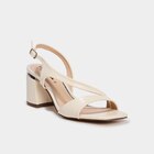 La Halle Lanester - Promo Sandales cérémonie à talons 5 cm blanc femme Promo Sandales cérémonie à talons 5 cm blanc femme à 27,99 € dans le catalogue La Halle à Lanester