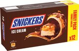 Barres glacées cacahuètes et caramel Family Pack X12 - Snickers dans le catalogue Intermarché Super