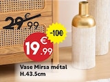 Promo Vase Mirsa métal H.43.5cm à 19,99 € dans le catalogue Maxi Bazar à Gennevilliers