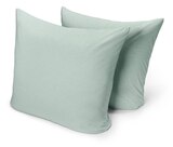 2 Kühlende Kopfkissenbezüge, je ca. 80 x 80 cm bei Tchibo im Supermarkt im Prospekt "" für 14,99 €