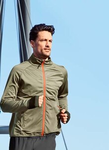 Sportjacke von crane im aktuellen ALDI SÜD Prospekt Softshell-Laufjacke von crane für 15,99 € bei ALDI SÜD im Angebot