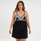 Nuisette courte à dentelle noir femme grande taille dans le catalogue La Halle