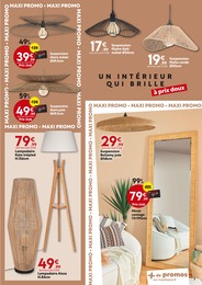 Offre Lampadaire dans le catalogue Maxi Bazar du moment à la page 7