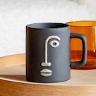 Promo Mug visage sable noir et beige à 4,99 € dans le catalogue B&M à Semécourt