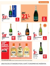 Promos Vin dans le catalogue "OFFRES DU MOMENT" de Auchan Hypermarché Vin en promo dans le catalogue Auchan Hypermarché à la page 7