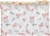 Trousse A5 plate en promo chez Monoprix Margaret pn Trousse A5 plate dans le catalogue Monoprix Margaret pn
