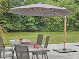 Parasol excentré carré 2,5m en promo chez Hyper U Angers à 169,00 €