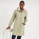 Promo Parka imperméable coupe-vent à capuche vert kaki femme à 49,99 € dans le catalogue La Halle à Ibos