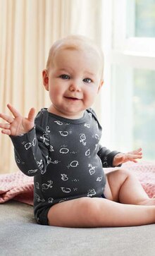 Ernstings family Neumünster - Body Body Angebot bei Ernstings family Neumünster im Prospekt "HEY, MAMA!"