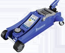 Feu Vert Harol - CRIC HYDRAULIQUE ROULANT 1,8 TONNE + 2 CHANDELLES FIXES 2 TONNES Promo CRIC HYDRAULIQUE ROULANT 1,8 TONNE + 2 CHANDELLES FIXES 2 TONNES dans le catalogue Feu Vert "Les essentiels de l'hiver" à Harol
