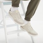 Tennis basses à lacets gris homme en promo chez La Halle Tennis basses à lacets gris homme dans le catalogue La Halle