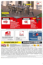 Offre Fauteuil dans le catalogue Brico Dépôt du moment à la page 12