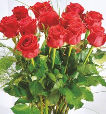 BOUQUET DE 12 ROSES - Carrefour Market à Montpellier BOUQUET DE 12 ROSES en promo chez Carrefour Market Montpellier à 5,99 €