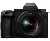 Lumix DC-S5IIX + Lumix S 20-60mm F/3.5-5.6 von Panasonic im aktuellen Kamera Express Prospekt für 