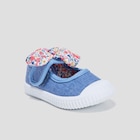 Babies renforcées toile semelle souple bleu bébé fille dans le catalogue La Halle