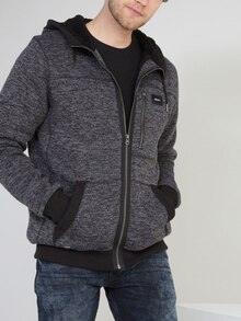 La Halle La Roche-sur-Yon - gilet tricot Promo gilet tricot dans le catalogue La Halle "Notre sélection" à La Roche-sur-Yon