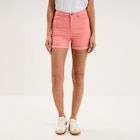La Halle Aire-sur-la-Lys - Promo Short en jean slim coton stretch rose vif femme Promo Short en jean slim coton stretch rose vif femme à 12,99 € dans le catalogue La Halle à Aire-sur-la-Lys