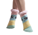 Paire de chaussettes anti-dérapantes Sherpa Kawaii - Maxi Bazar à Courbevoie Paire de chaussettes anti-dérapantes Sherpa Kawaii en promo chez Maxi Bazar Courbevoie à 7,99 €