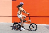 Vélo Électrique Pliant Flexy Boost en promo chez Intersport Vélo Électrique Pliant Flexy Boost dans le catalogue Intersport