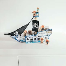 BATEAU DE PIRATE EN BOIS à Auchan dans Villeneuve-la-Garenne BATEAU DE PIRATE EN BOIS à Auchan dans Villeneuve-la-Garenne