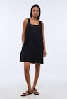 Robe courte unie en lin - Monoprix Margaret Robe courte unie en lin à 27,59 € dans le catalogue Monoprix Margaret