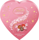 BOÎTE COEUR LAIT ET NOISETTES LINDOR LINDT - LINDT en promo chez Auchan Hypermarché Clamart à 4,61 €