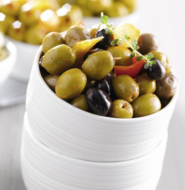 Olives vertes à la persillade ou cassées à l’ail