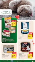 Gourmet im Fressnapf Prospekt "Liebe hat vier Pfoten" auf Seite 12