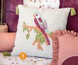 Coussin tropical brodé à 11,99 € dans le catalogue B&M