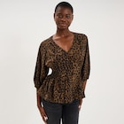 Blouse oversize élastiquée manches 3/4 vert kaki femme en promo chez La Halle Blouse oversize élastiquée manches 3/4 vert kaki femme dans le catalogue La Halle