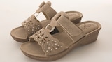 Supermarchés Match Dommartemont - Promo Sandales fantaisie à strass femme Promo Sandales fantaisie à strass femme à 12,74 € dans le catalogue Supermarchés Match à Dommartemont